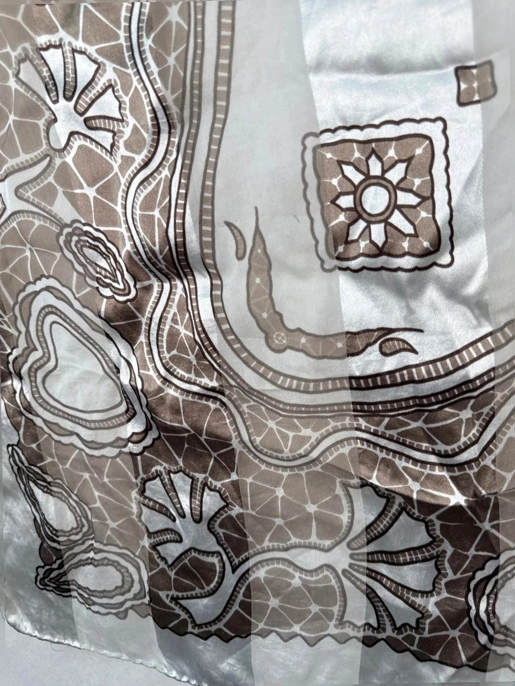 Foulard Valentino in seta grigio/argento, fantasia geometrica – Vintage