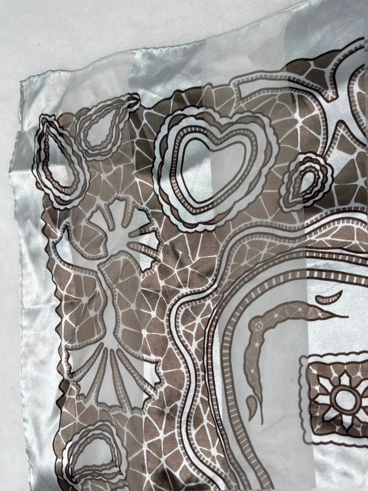 Foulard Valentino in seta grigio/argento, fantasia geometrica – Vintage