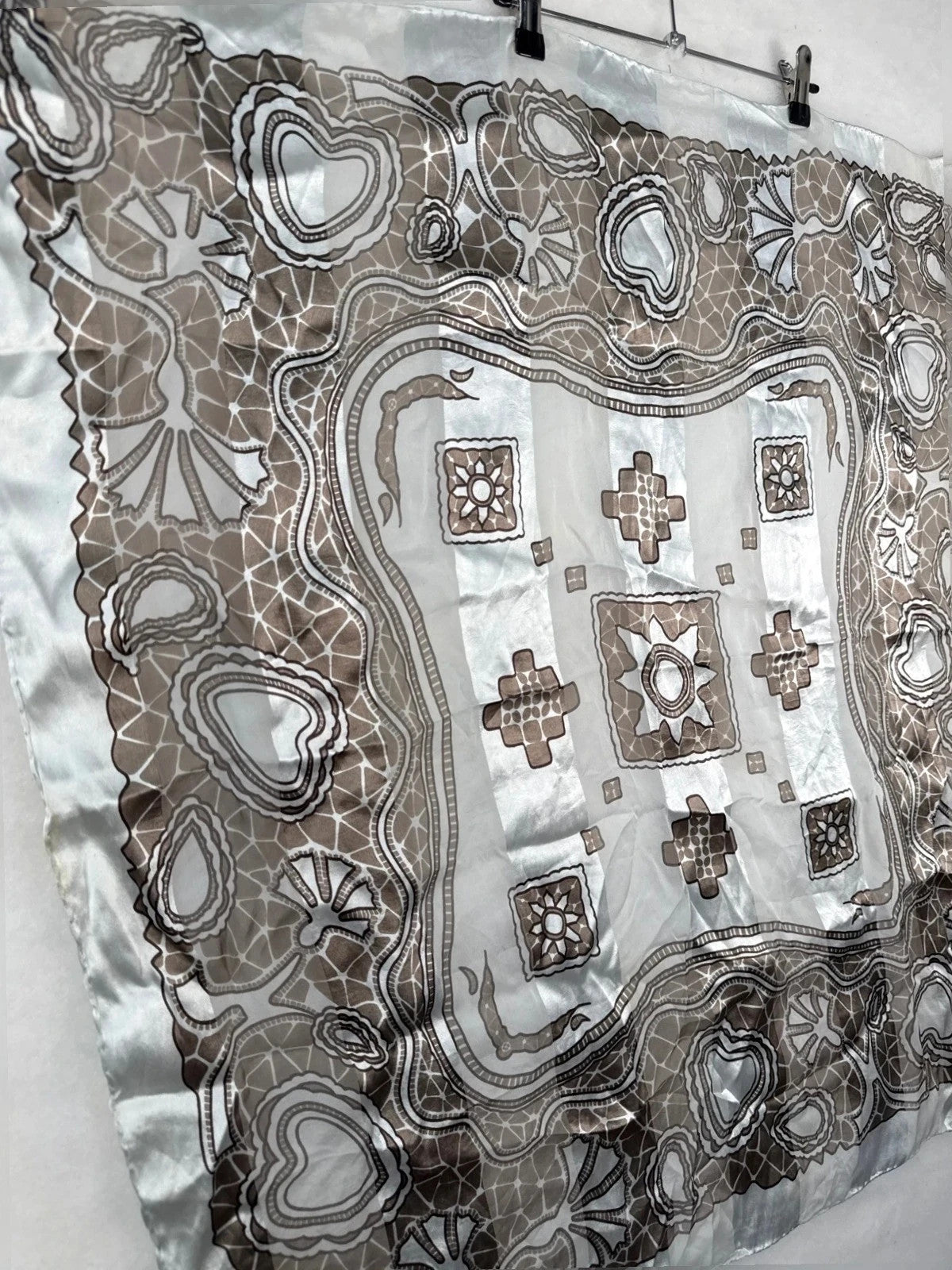 Foulard Valentino in seta grigio/argento, fantasia geometrica – Vintage