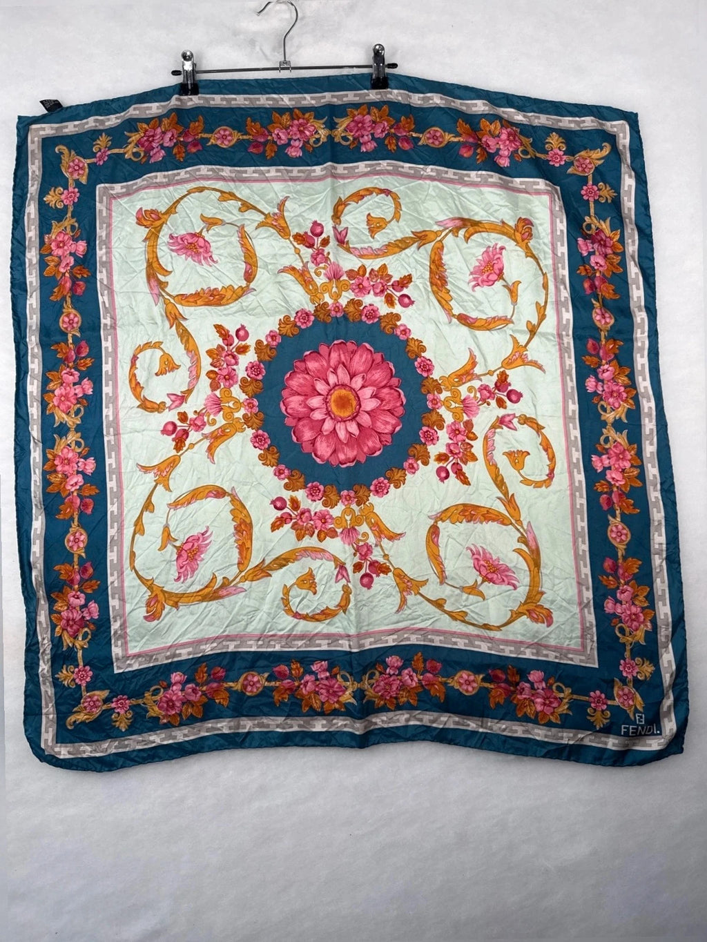 Foulard Fendi in seta, fantasia floreale blu – Vintage