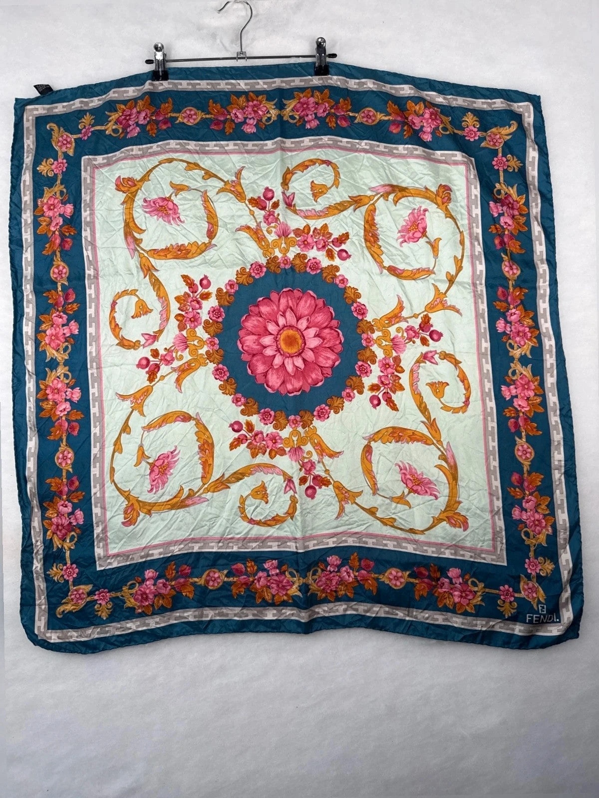 Foulard Fendi in seta, fantasia floreale blu – Vintage