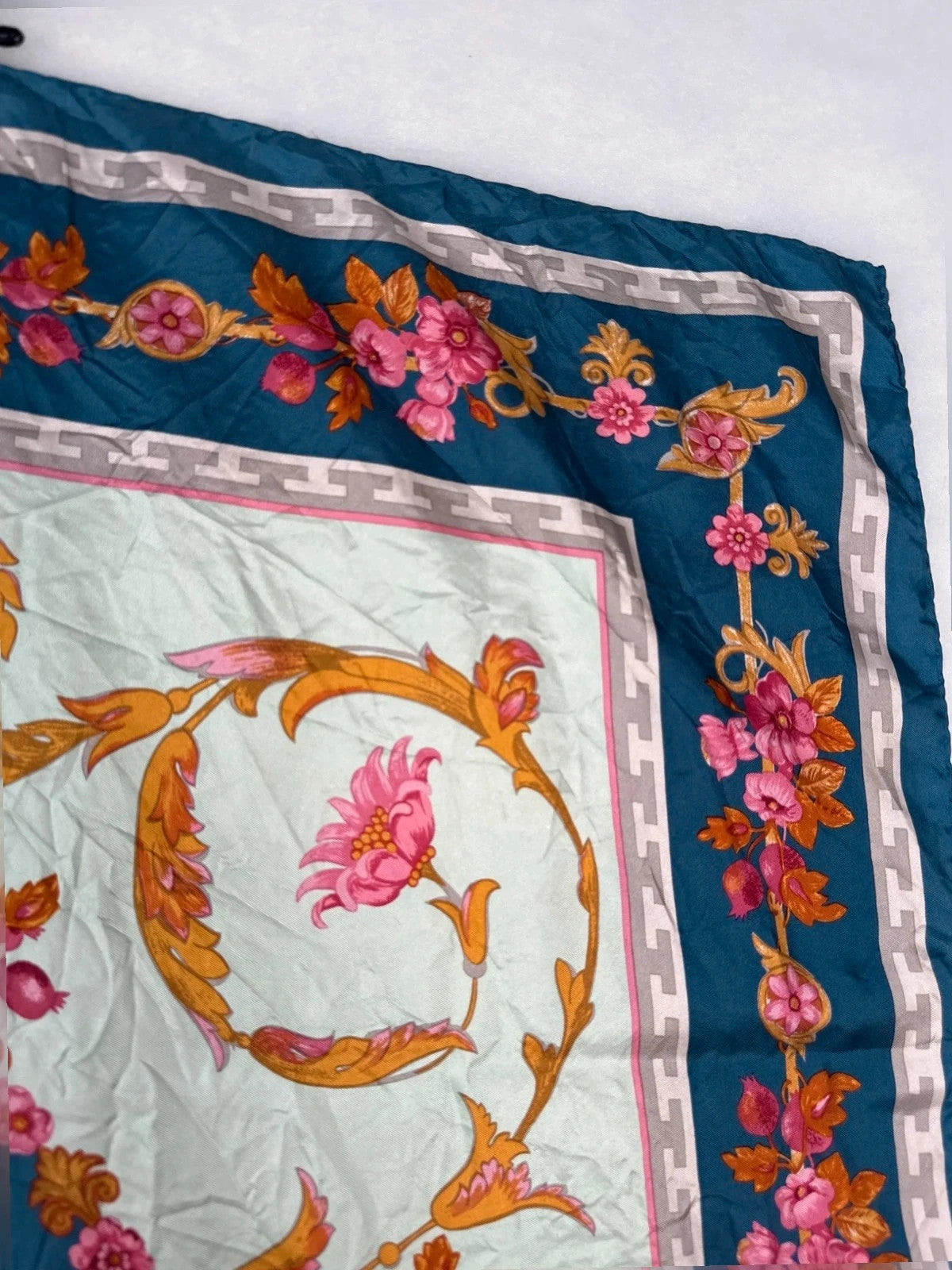 Foulard Fendi in seta, fantasia floreale blu – Vintage