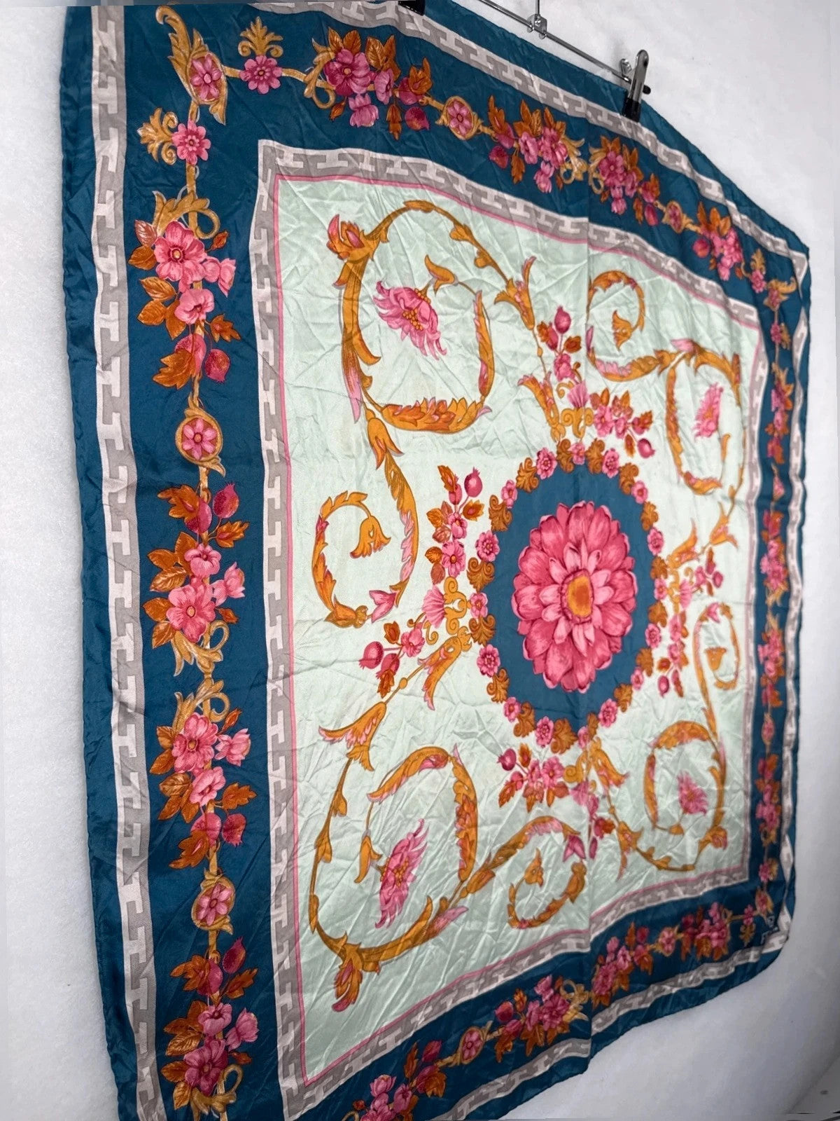 Foulard Fendi in seta, fantasia floreale blu – Vintage