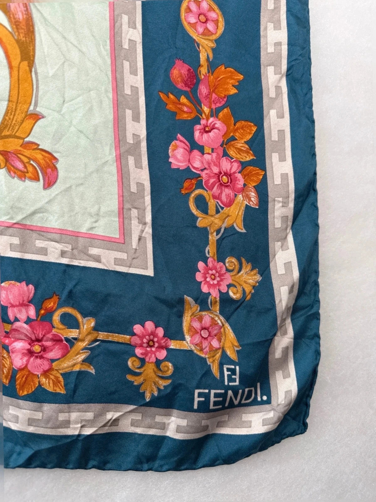 Foulard Fendi in seta, fantasia floreale blu – Vintage