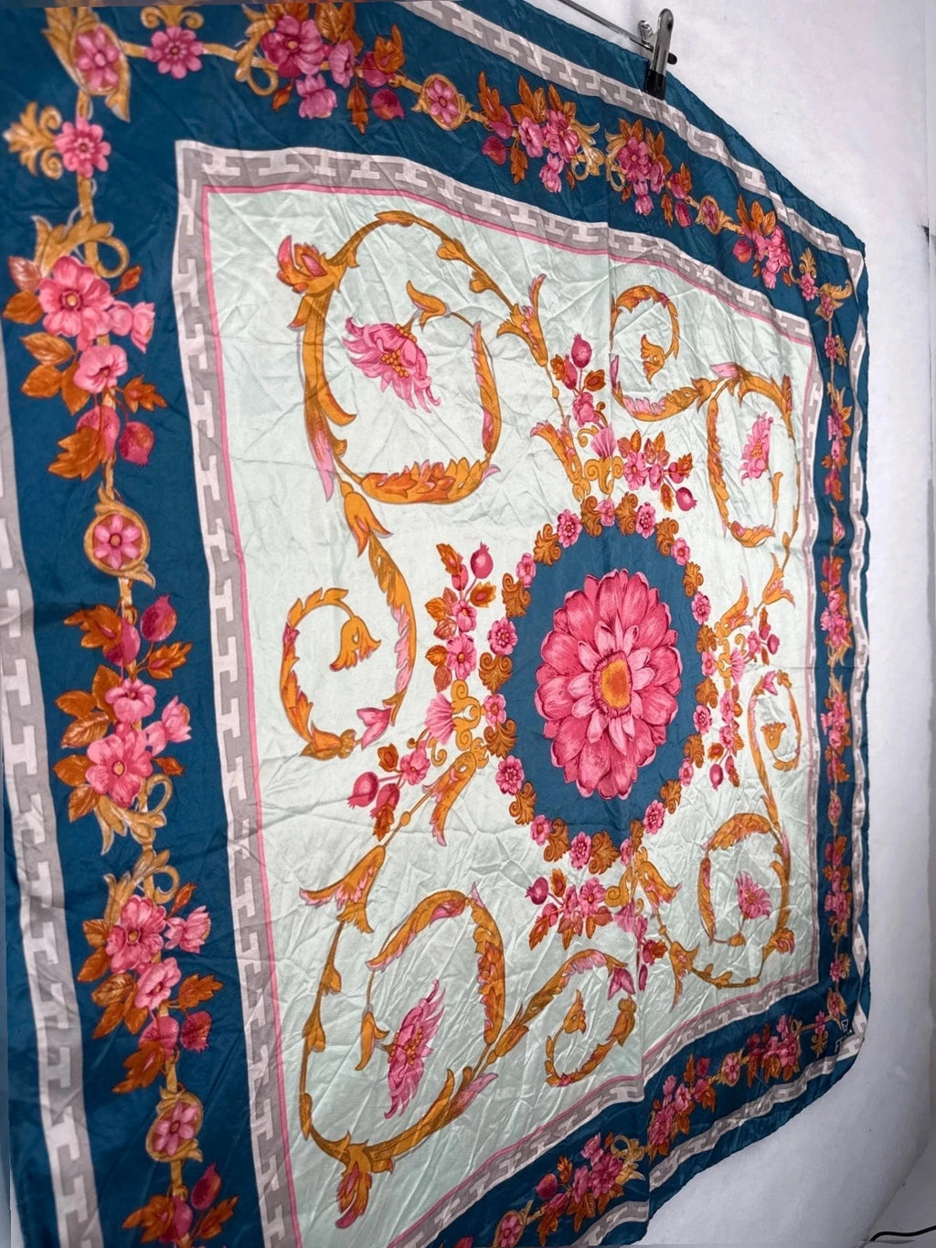Foulard Fendi in seta, fantasia floreale blu – Vintage