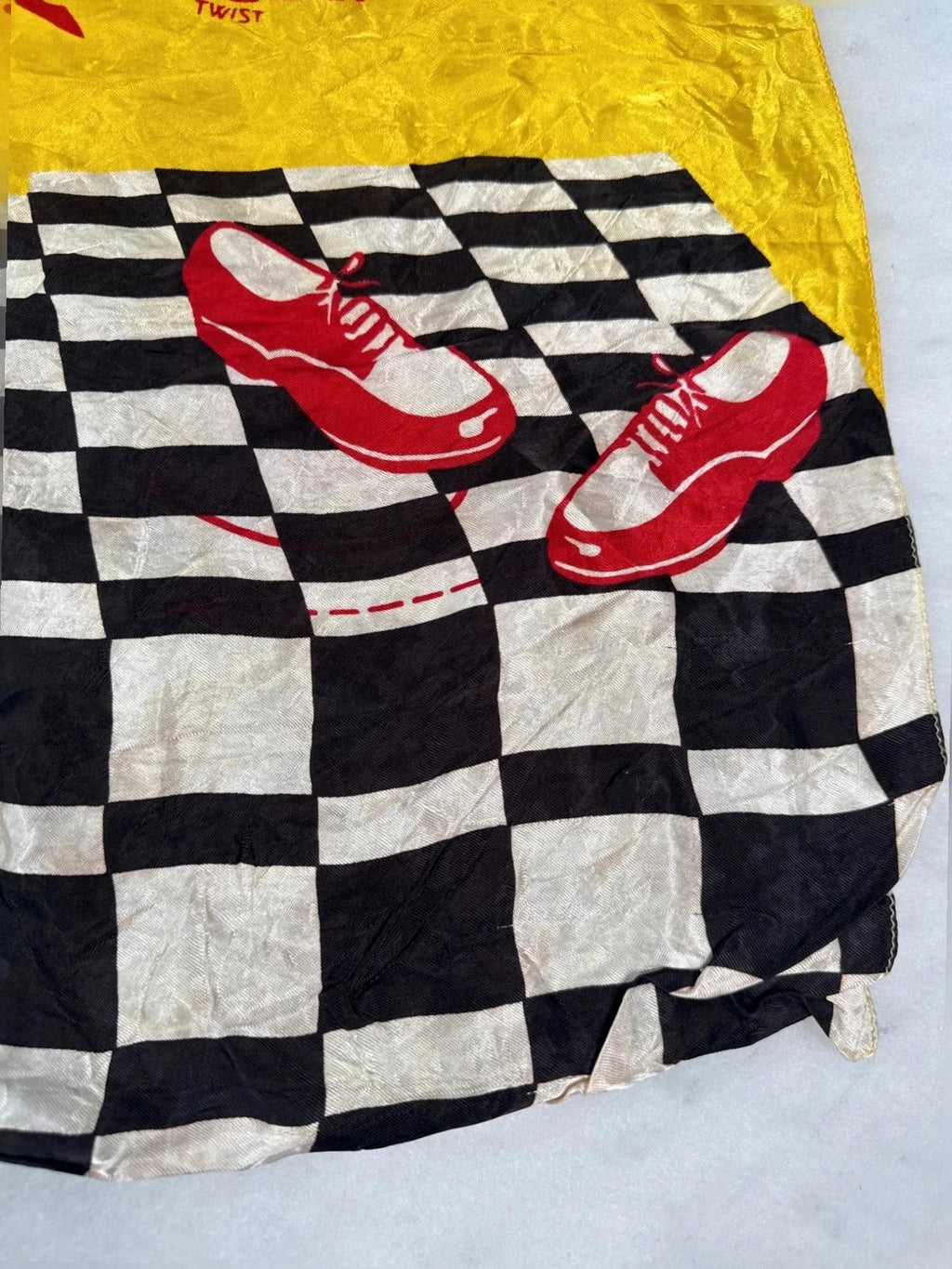 Foulard Fiorucci giallo, stampa "Do The Twist" – Vintage