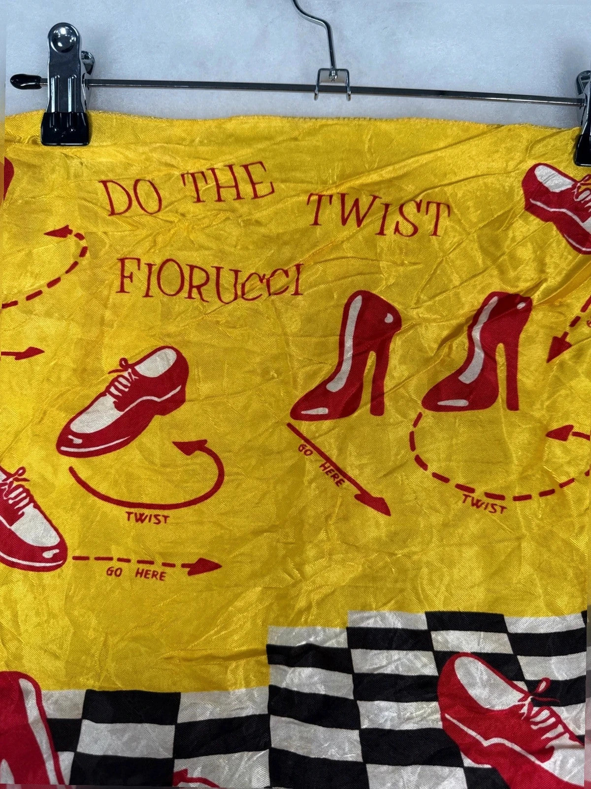 Foulard Fiorucci giallo, stampa "Do The Twist" – Vintage