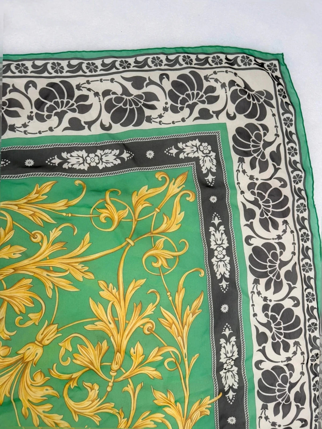 Foulard Atelier Versace verde barocco – Vintage