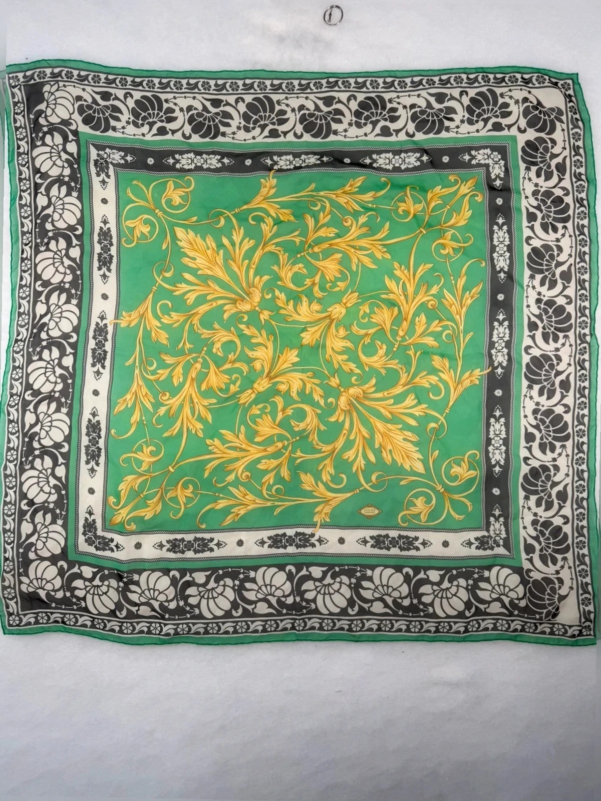 Foulard Atelier Versace verde barocco – Vintage