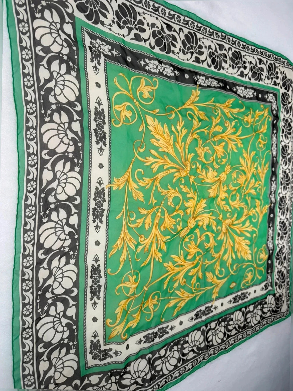 Foulard Atelier Versace verde barocco – Vintage