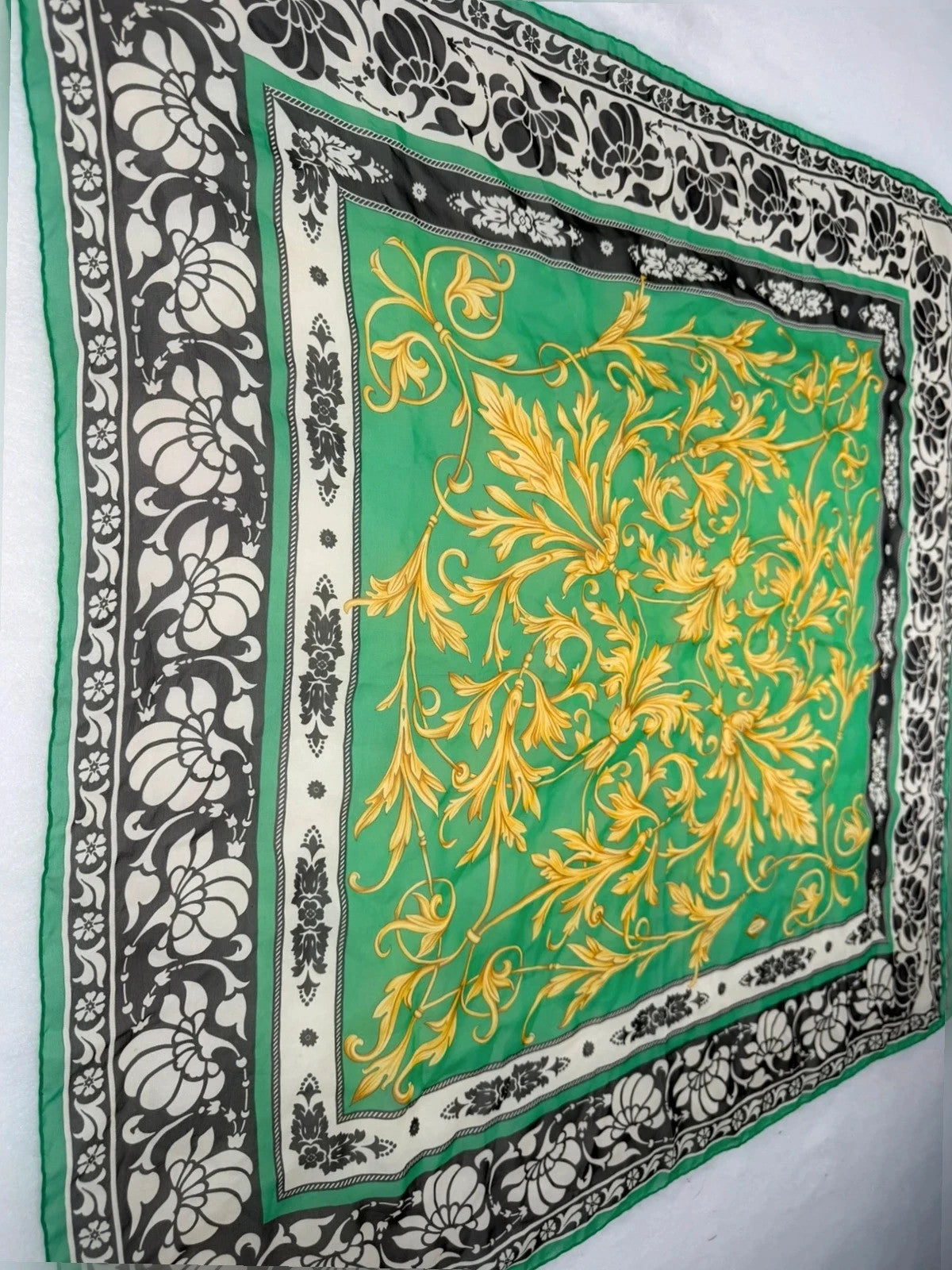 Foulard Atelier Versace verde barocco – Vintage