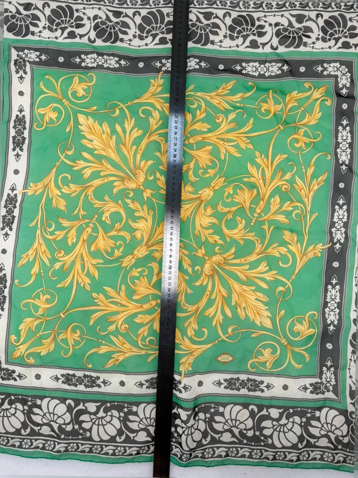 Foulard Atelier Versace verde barocco – Vintage
