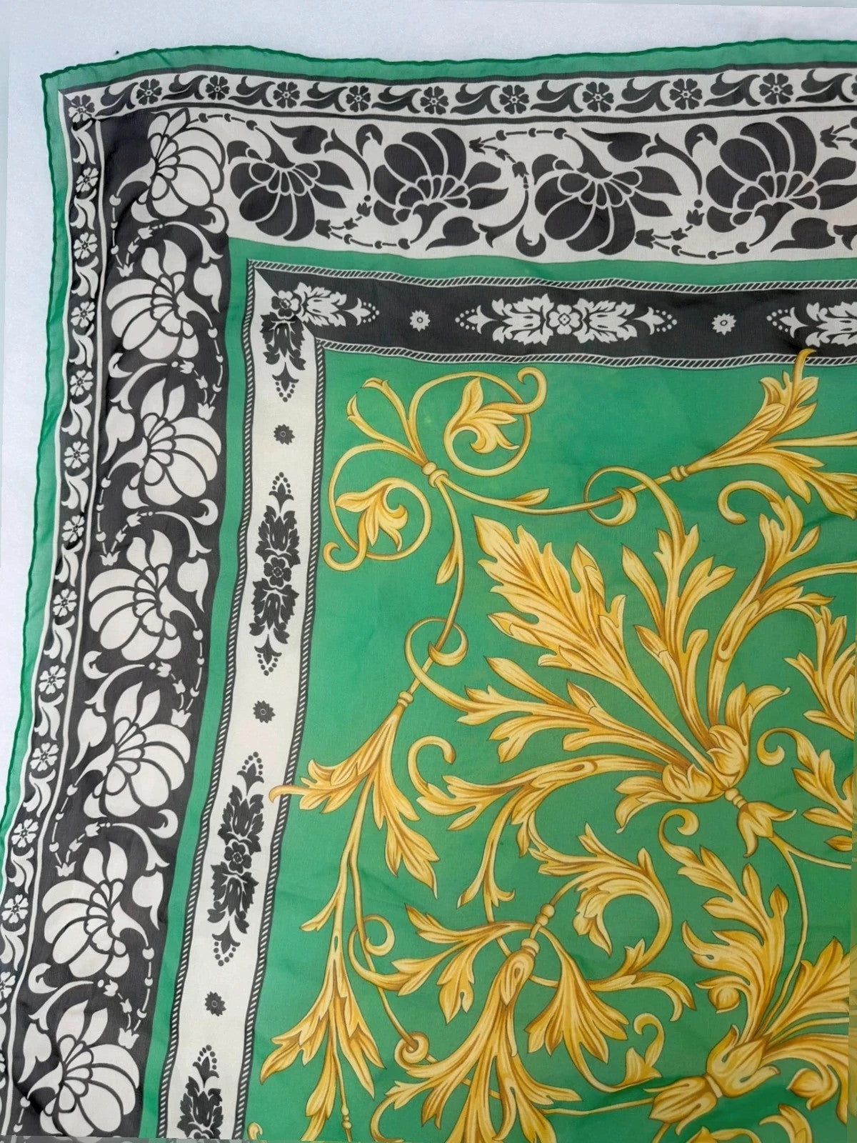 Foulard Atelier Versace verde barocco – Vintage