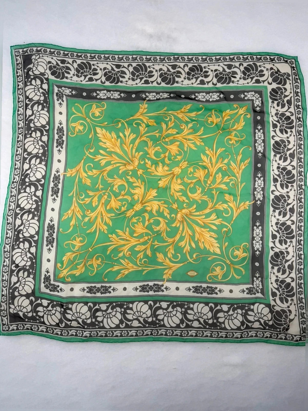 Foulard Atelier Versace verde barocco – Vintage