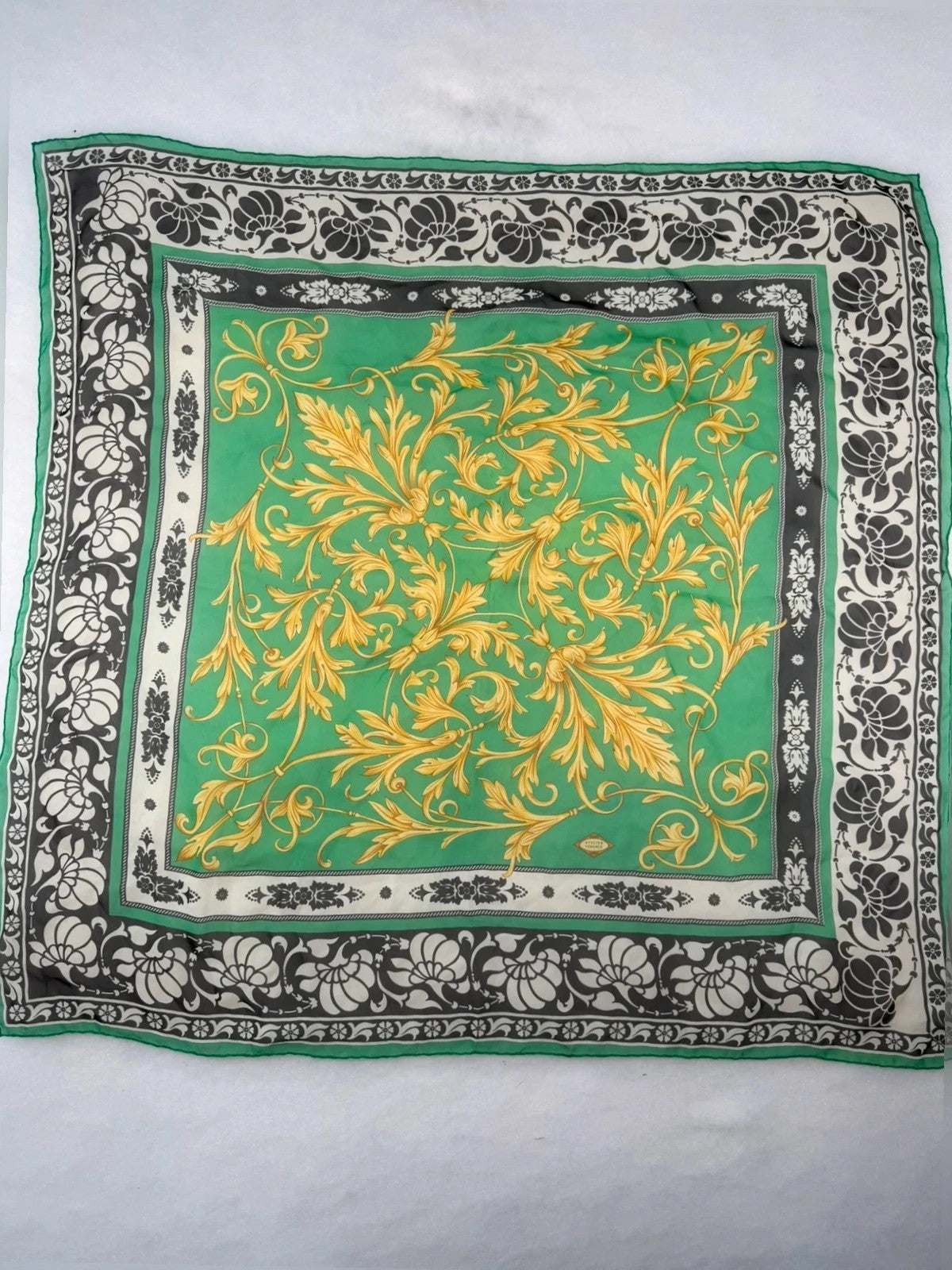 Foulard Atelier Versace verde barocco – Vintage