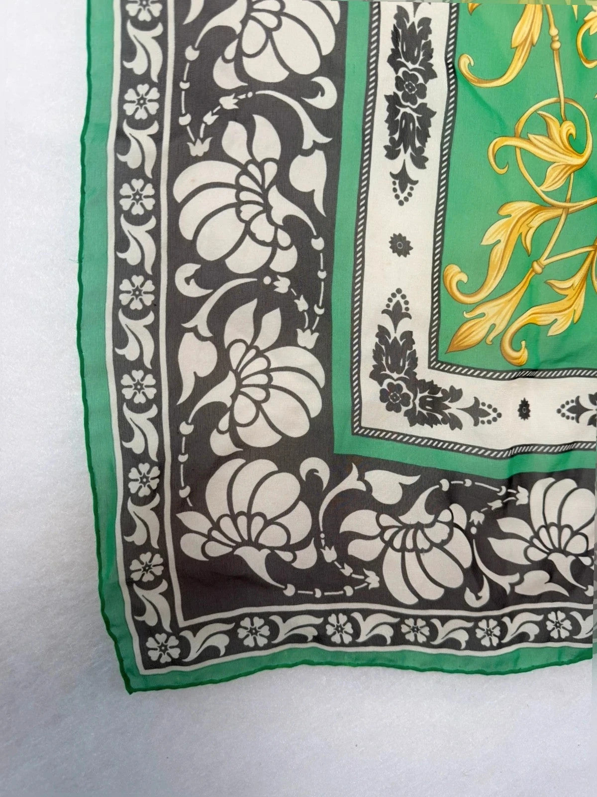 Foulard Atelier Versace verde barocco – Vintage