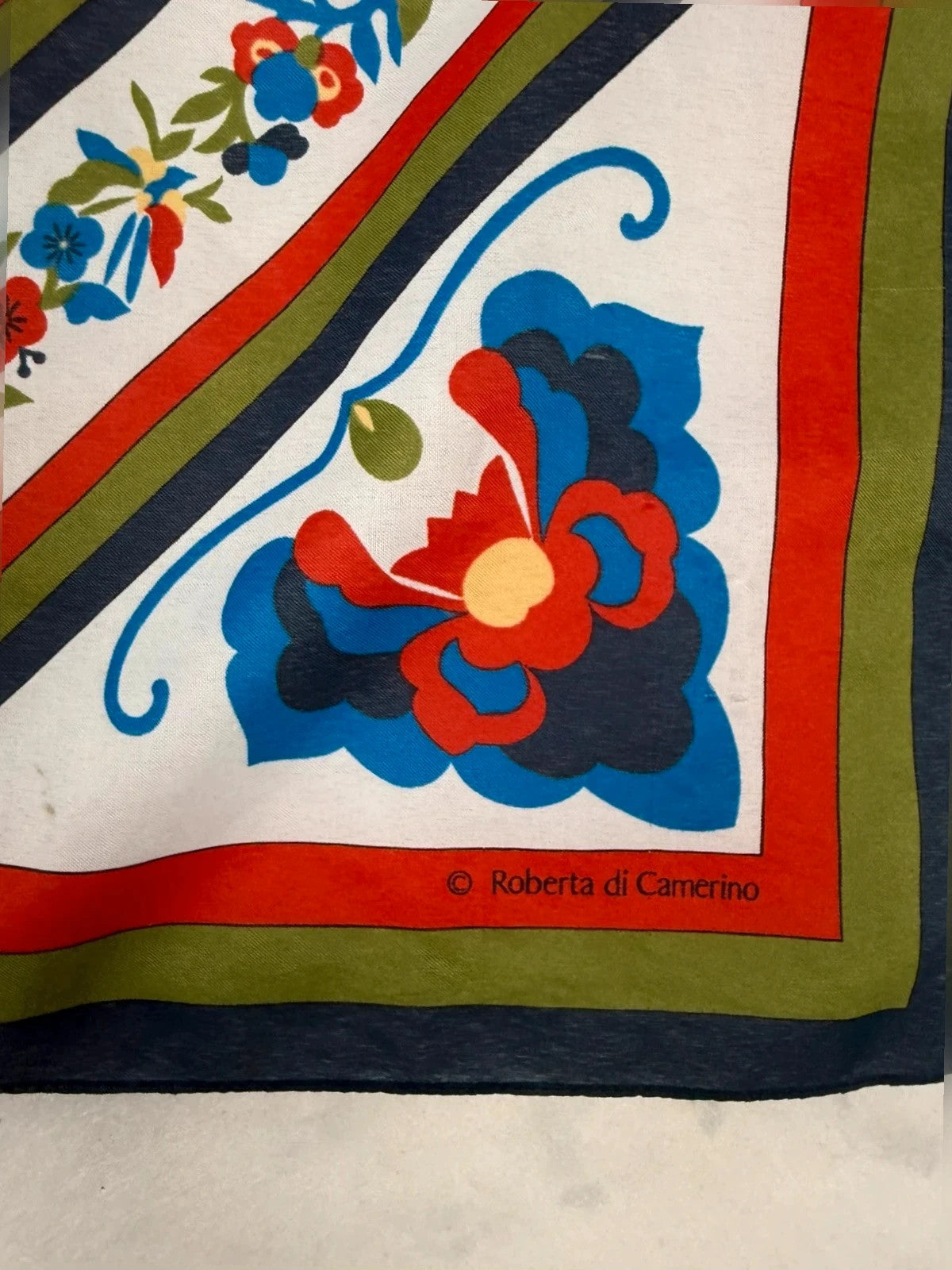 Foulard Roberta di Camerino, stampa geometrica floreale – Vintage