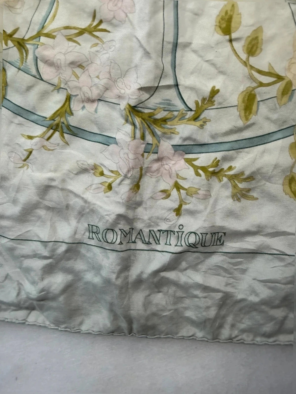 Foulard Hermès Paris Romantique in seta floreale – Vintage