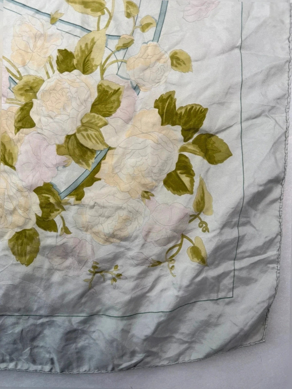 Foulard Hermès Paris Romantique in seta floreale – Vintage