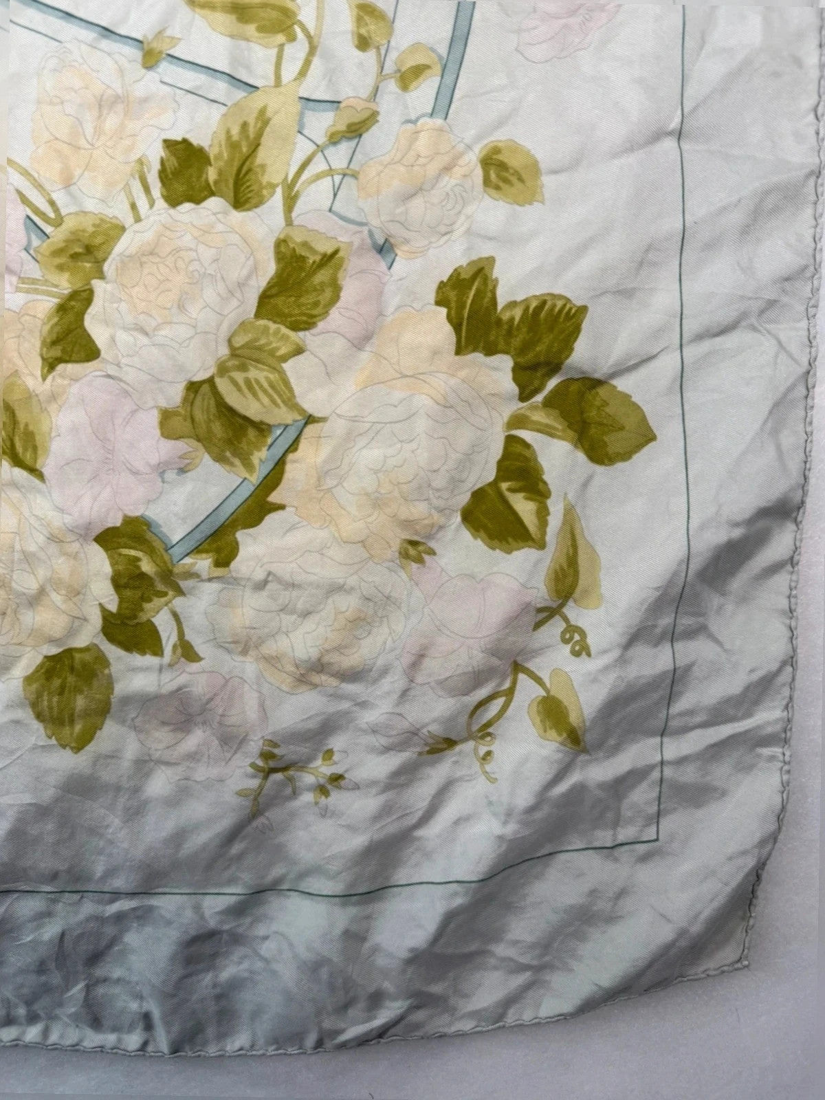Foulard Hermès Paris Romantique in seta floreale – Vintage