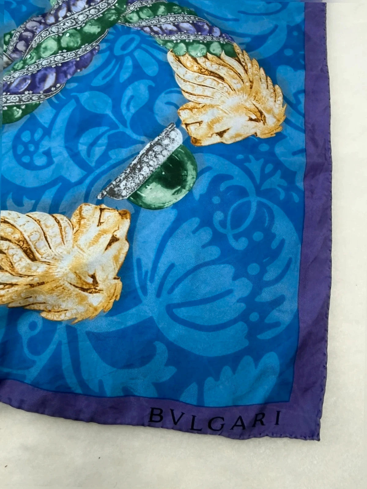 Foulard Bulgari blu, stampa leoni e gemme – Vintage