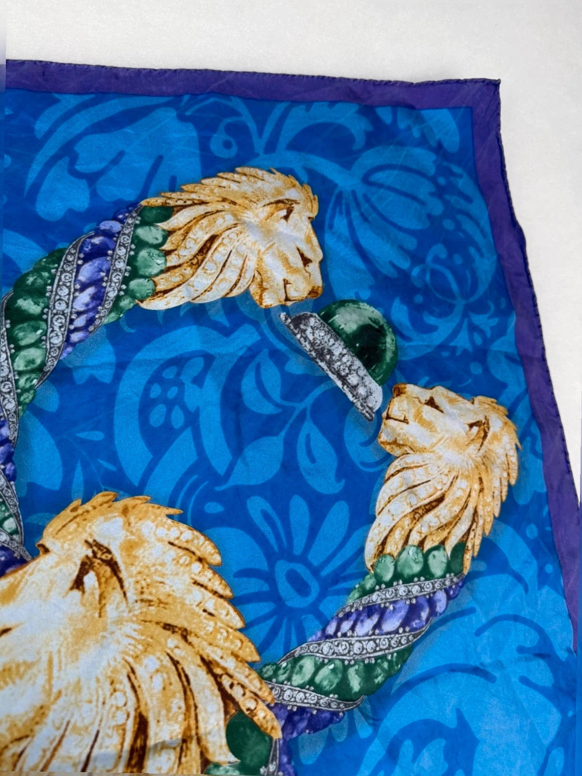 Foulard Bulgari blu, stampa leoni e gemme – Vintage