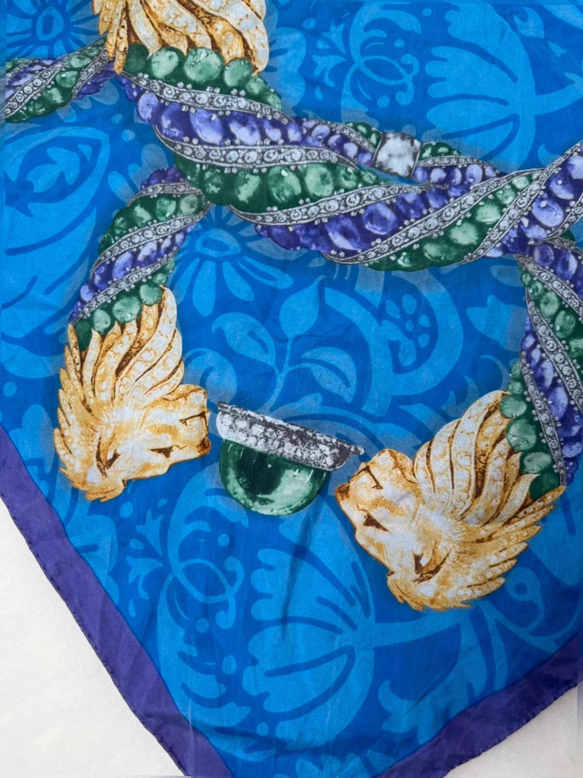 Foulard Bulgari blu, stampa leoni e gemme – Vintage