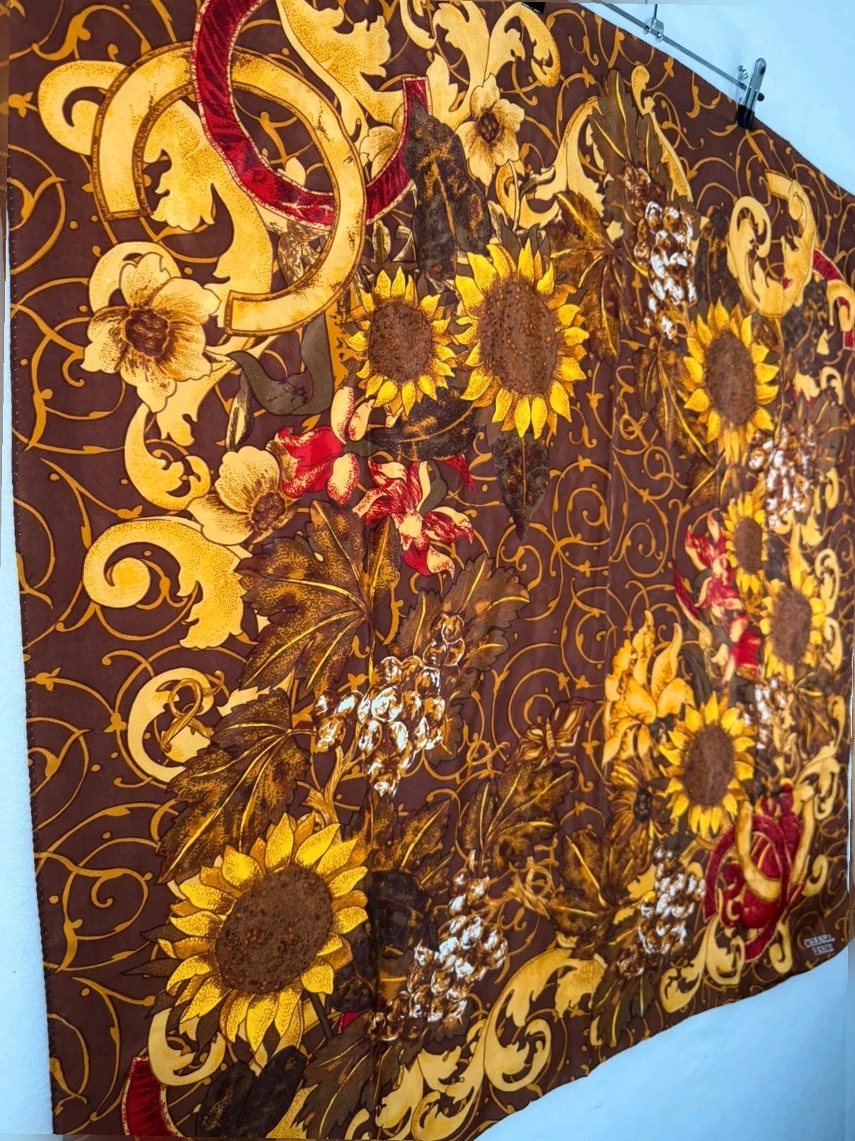 Foulard Chanel Paris in seta, stampa girasoli – Vintage