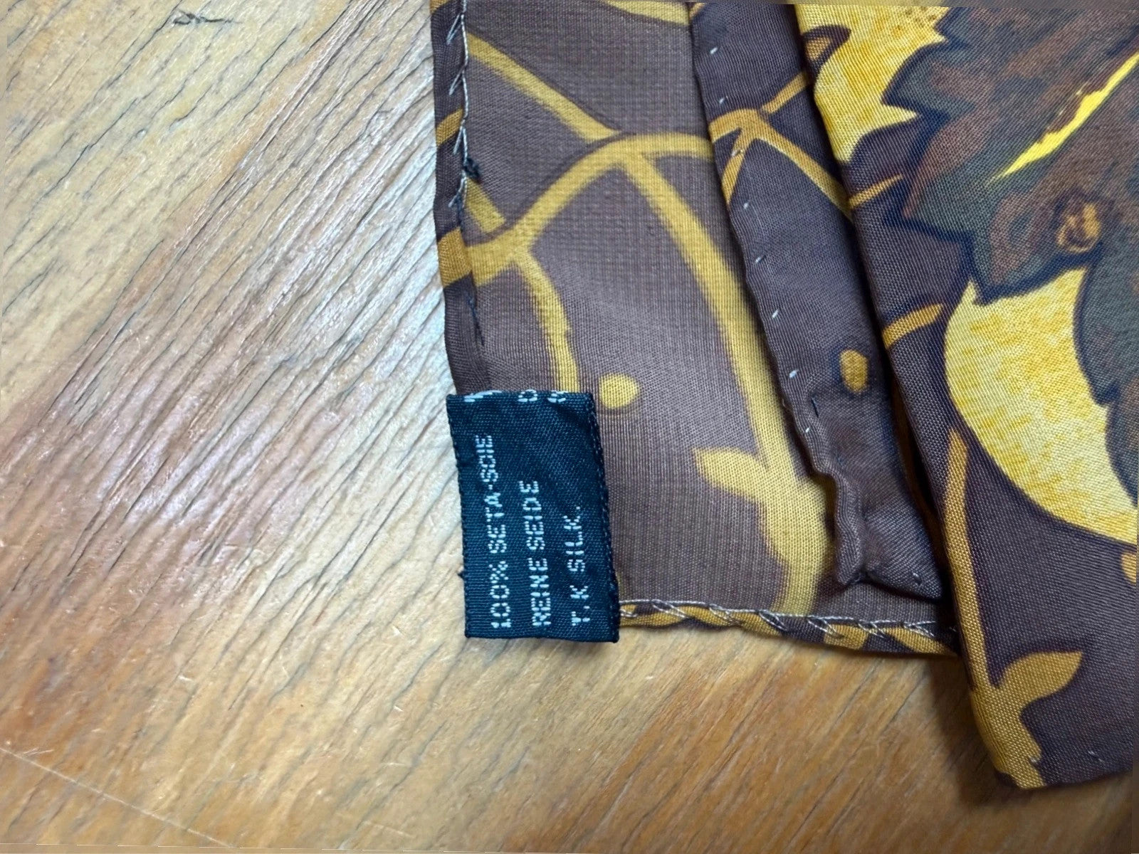 Foulard Chanel Paris in seta, stampa girasoli – Vintage