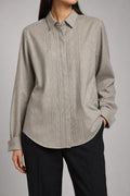 Camicia Cacharel donna beige indossata