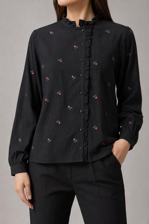 Blusa vintage donna nera fiori rossi ricamati indossata