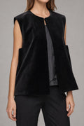 Gilet vintage donna velluto nero indossato