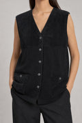 Gilet vintage donna nero camoscio e maglia indossato