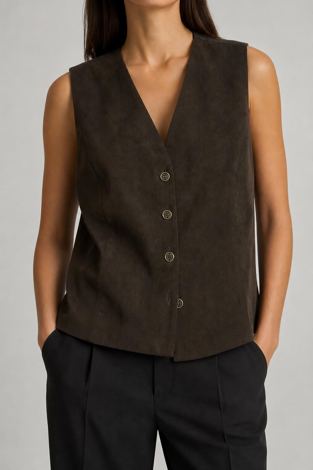 Gilet vintage donna camoscio marrone indossato
