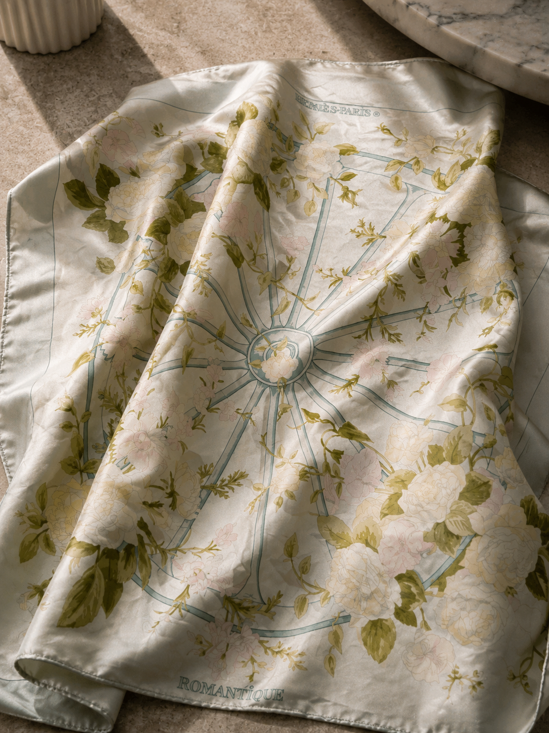 Foulard Hermès Paris Romantique in seta floreale – Vintage