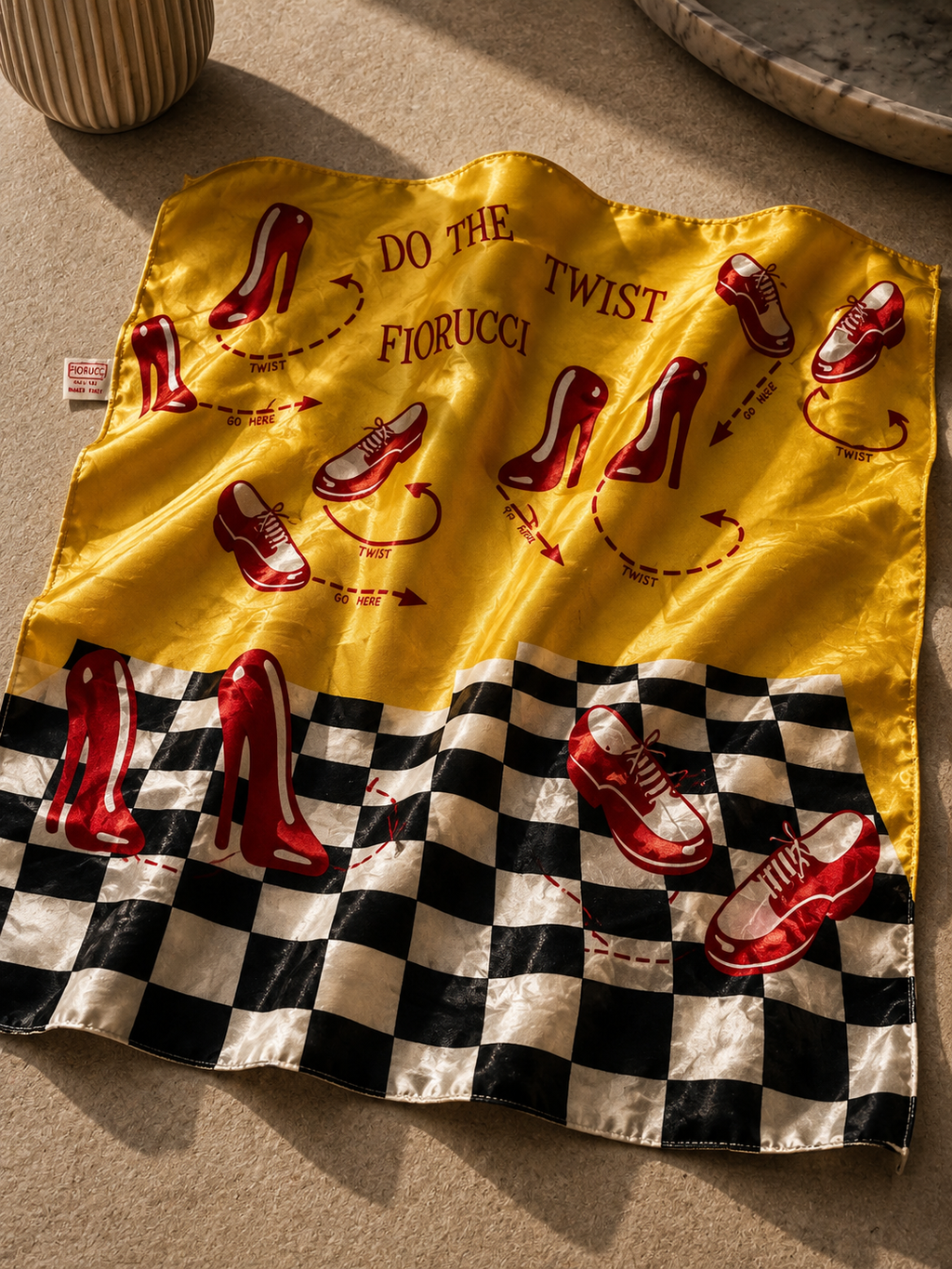 Foulard Fiorucci giallo, stampa "Do The Twist" – Vintage