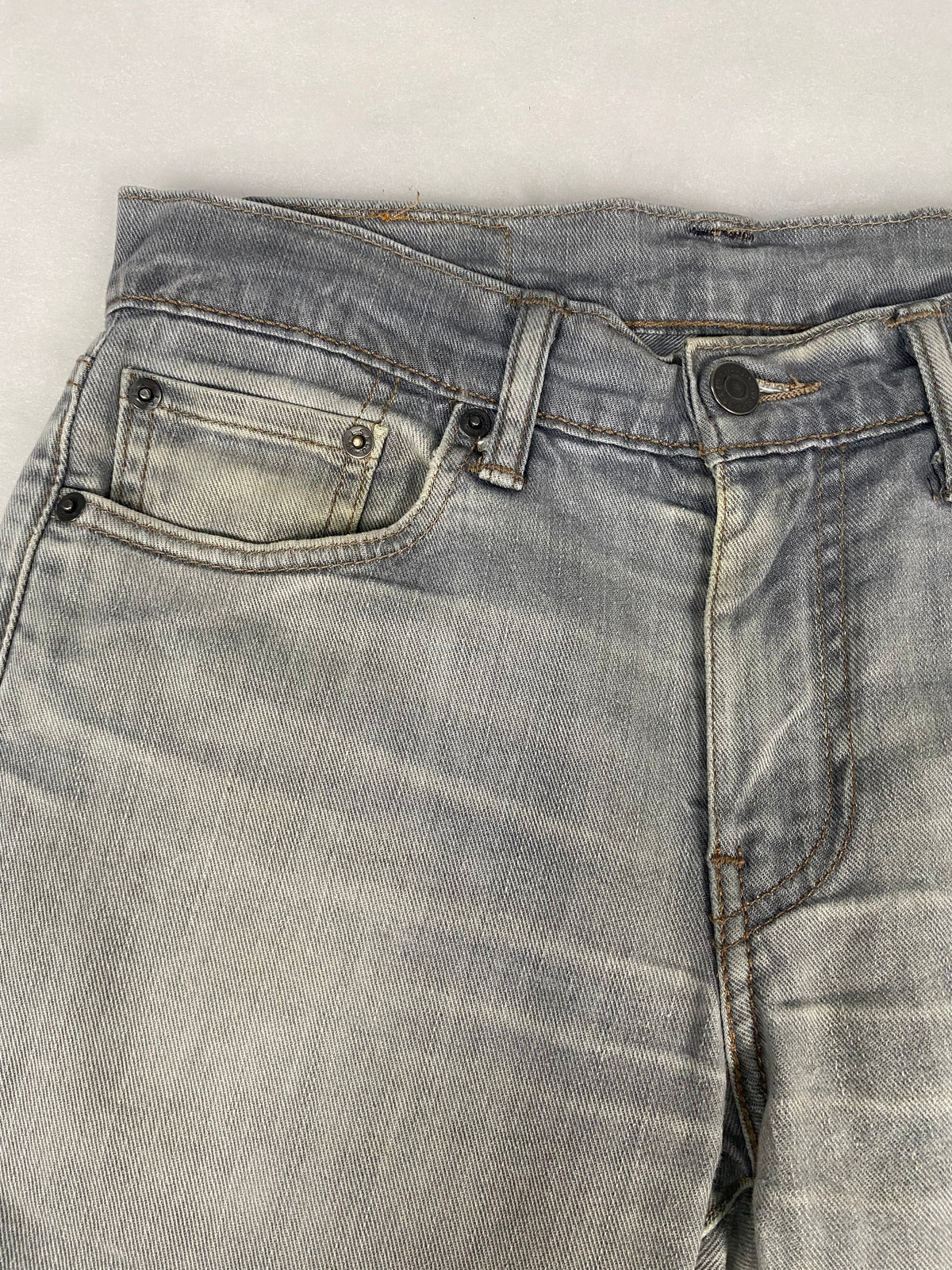 Jeans Levi's grigio dettaglio tasche