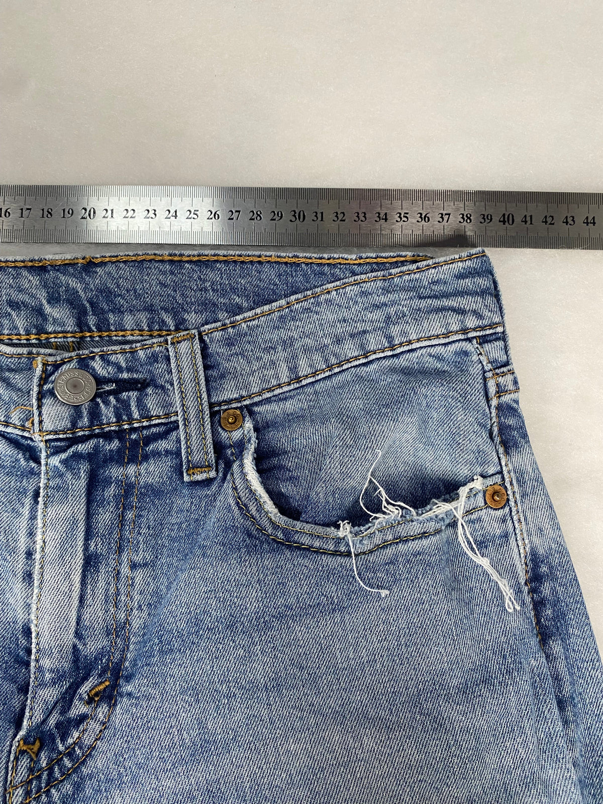 Jeans Levi's 502 dettaglio