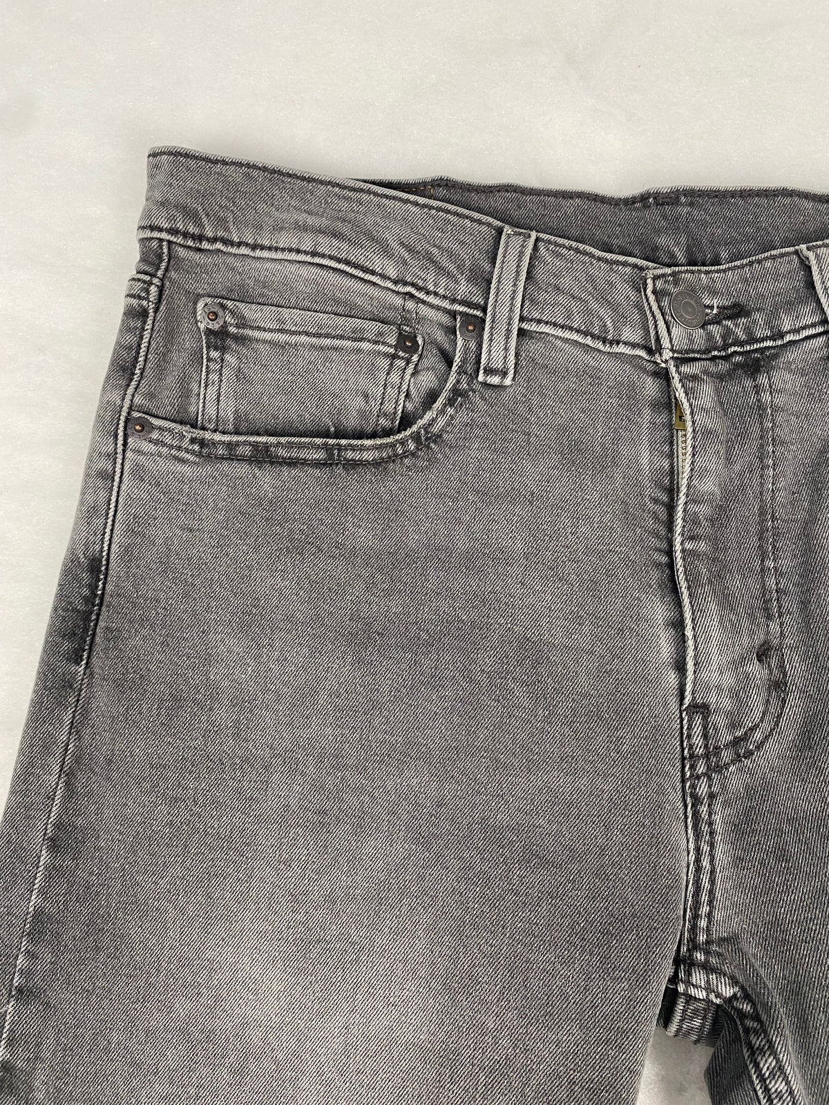 Jeans Levi's 502 grigio dettaglio