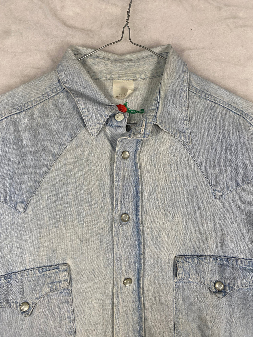 Camicia di jeans slavata colletto
