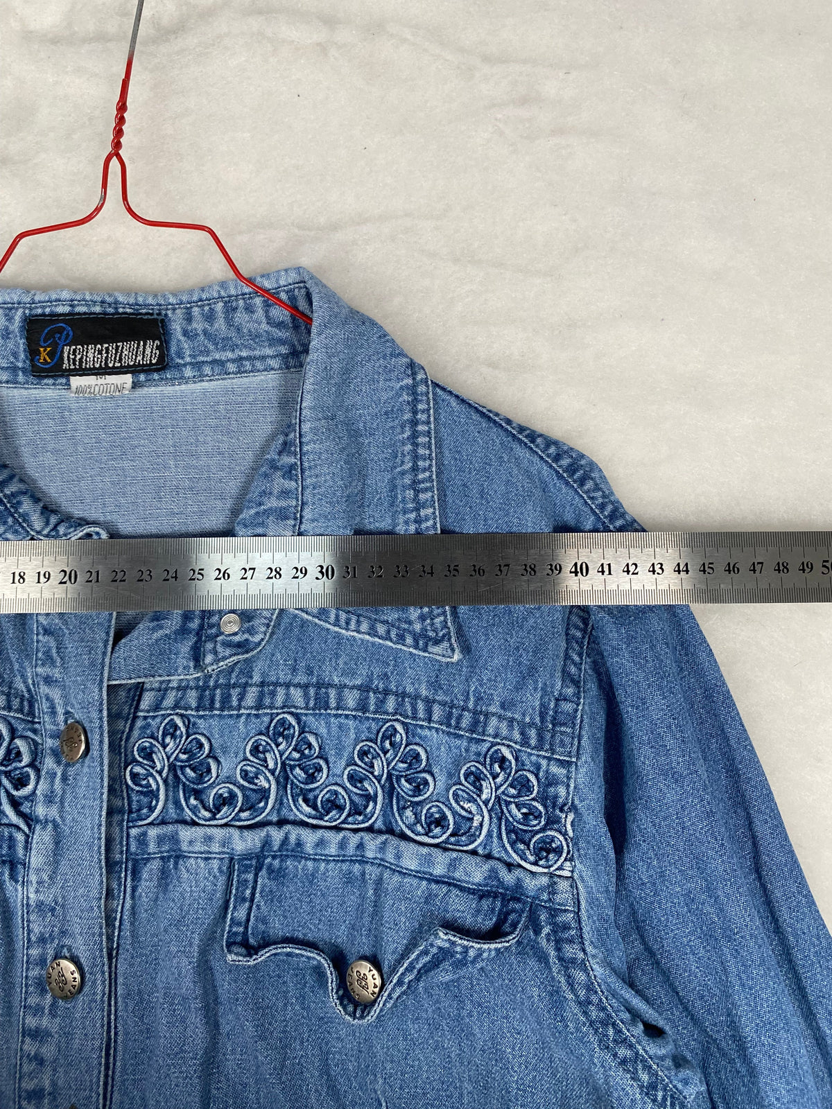 Camicia di jeans ricamo dettaglio