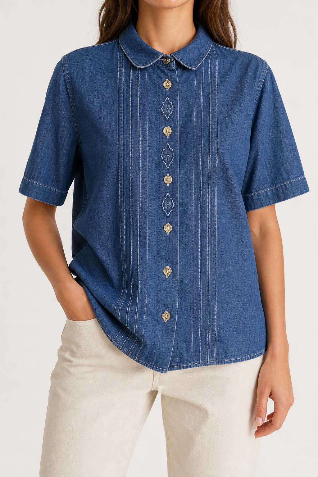 Camicia di jeans con ricamo blu Donna M indossata