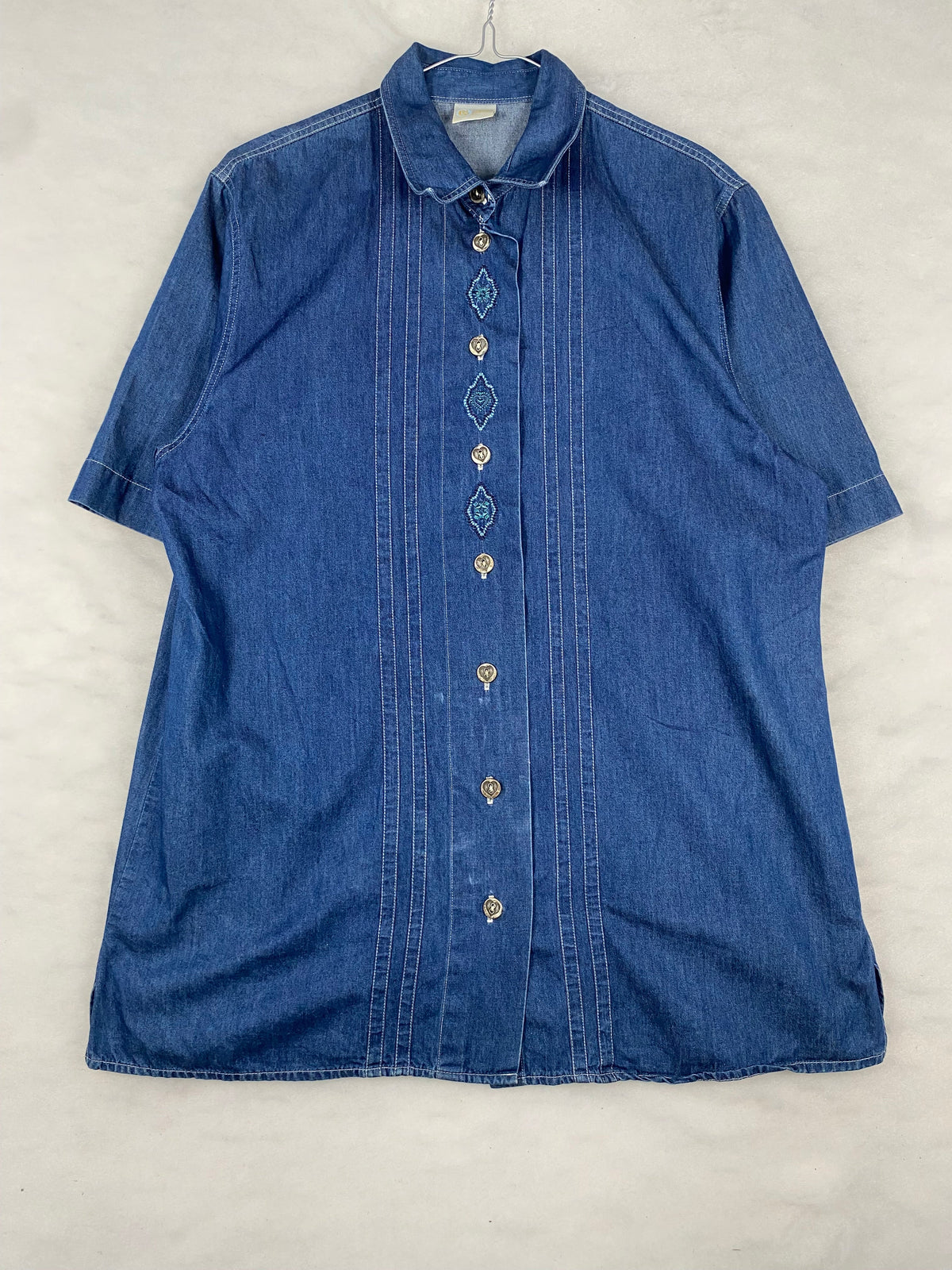 Camicia di jeans ricamo distesa