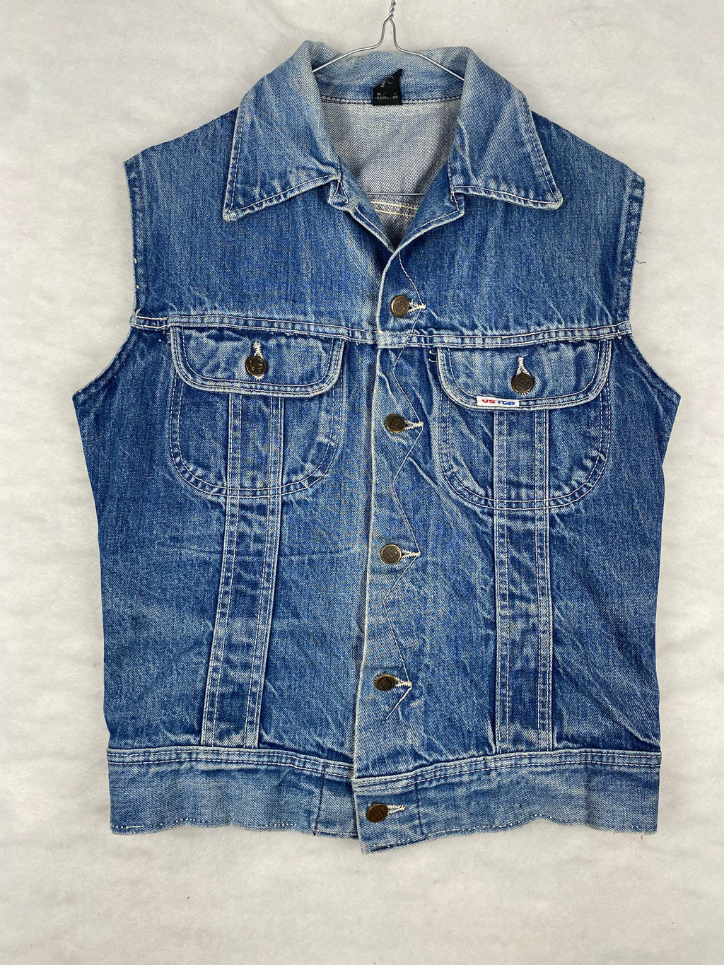 Gilet di jeans disteso
