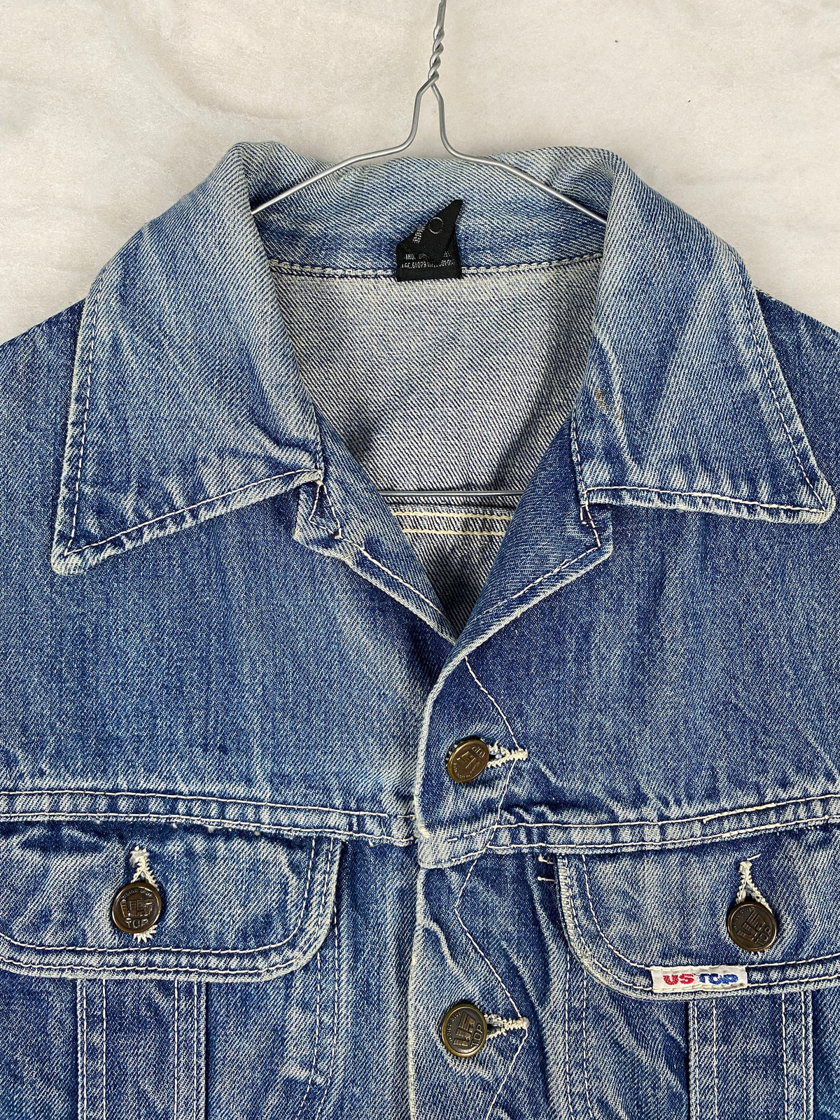 Gilet di jeans dettaglio