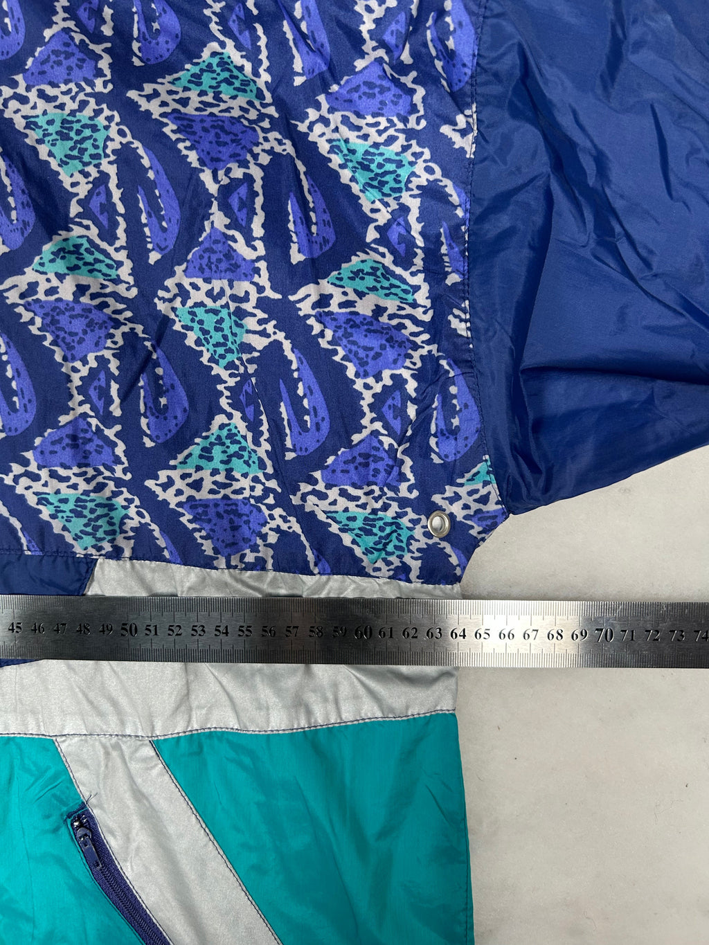 Giacca a vento anni 90 mezza zip stampa blu e verde acqua vintage – Donna L