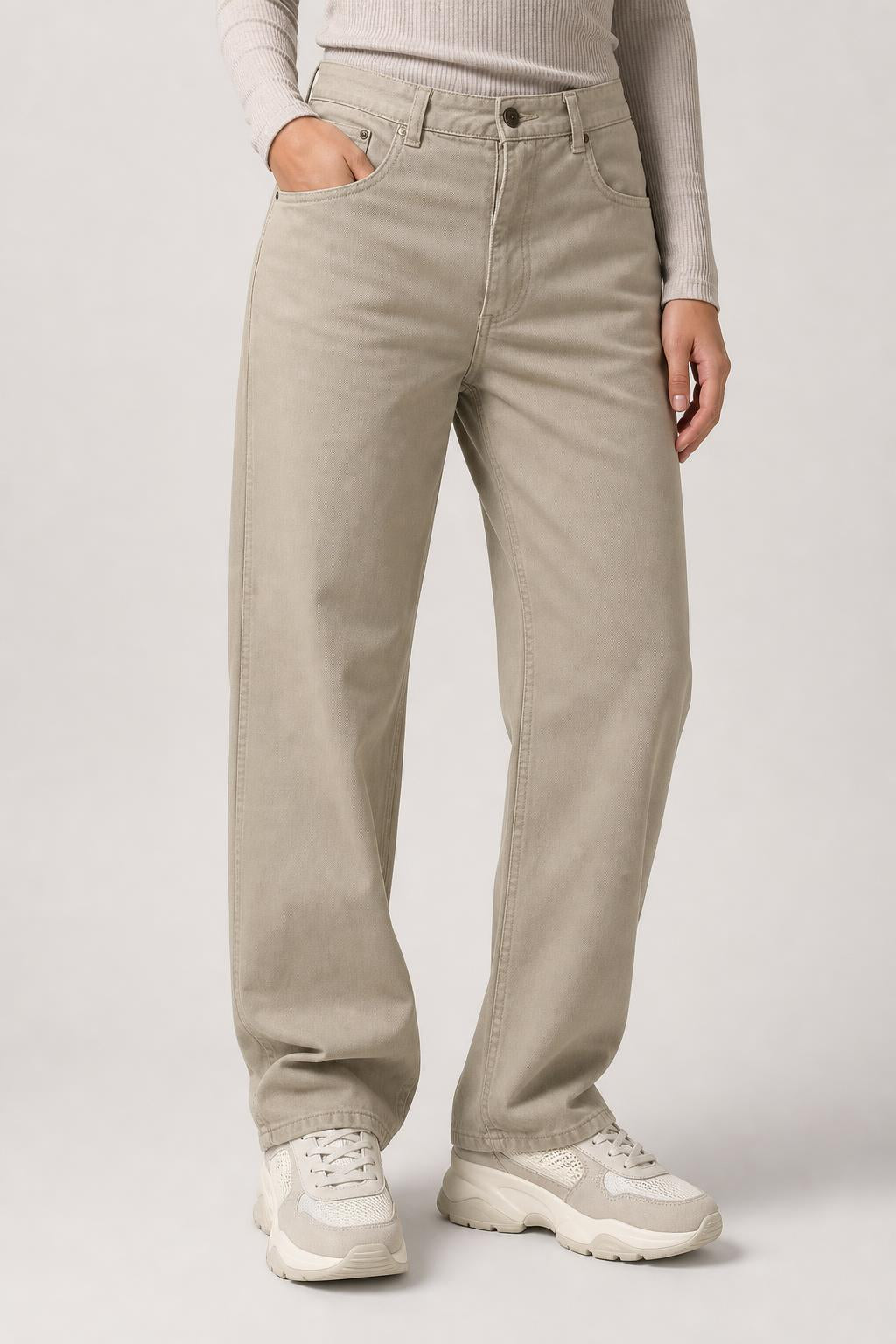 Pantaloni beige vintage – copertina