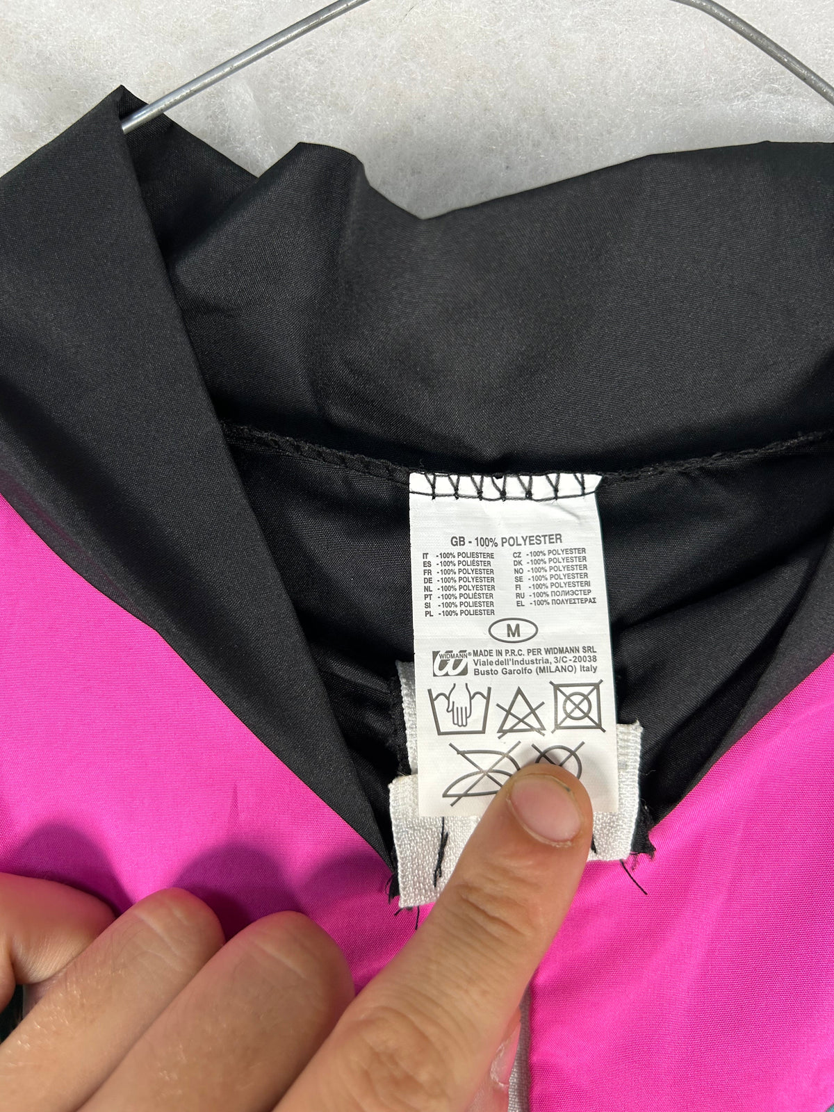 Giacca a vento anni 90 nera color block fucsia vintage – Donna L