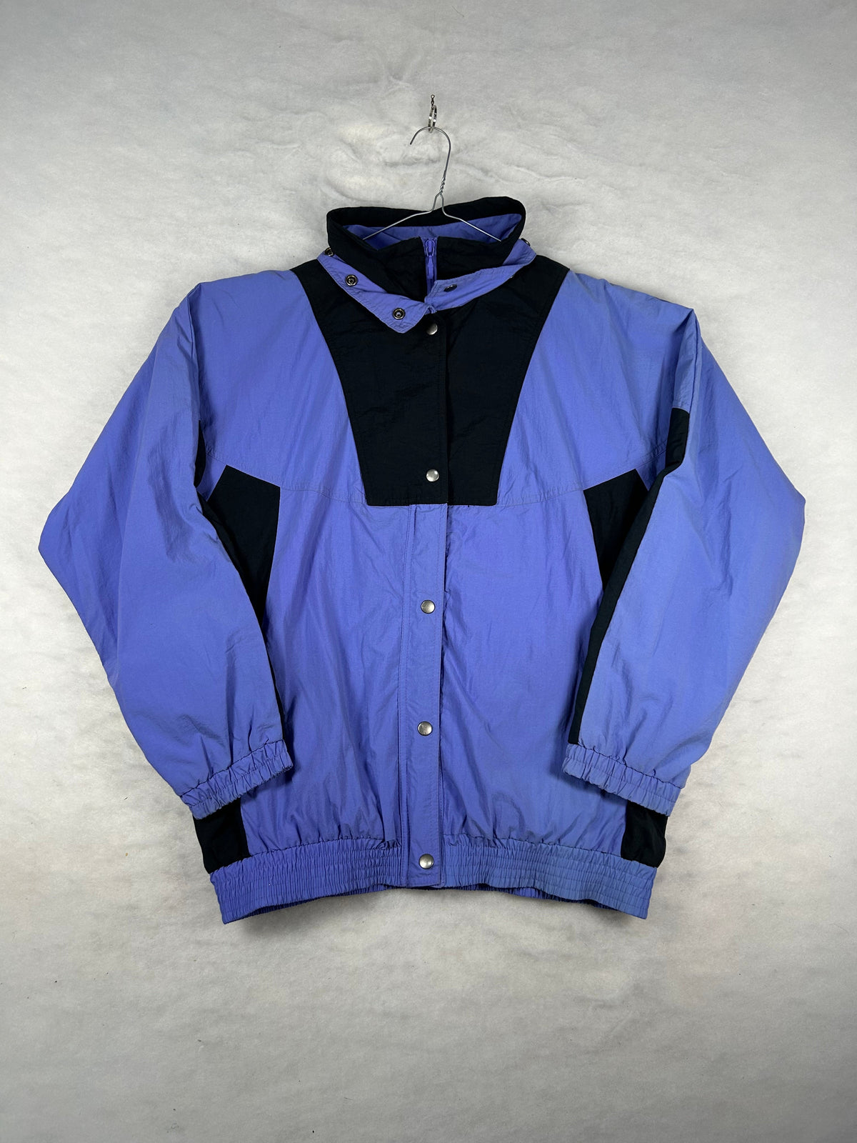 Giacca a vento imbottita anni 90 blu e nero vintage – Donna M