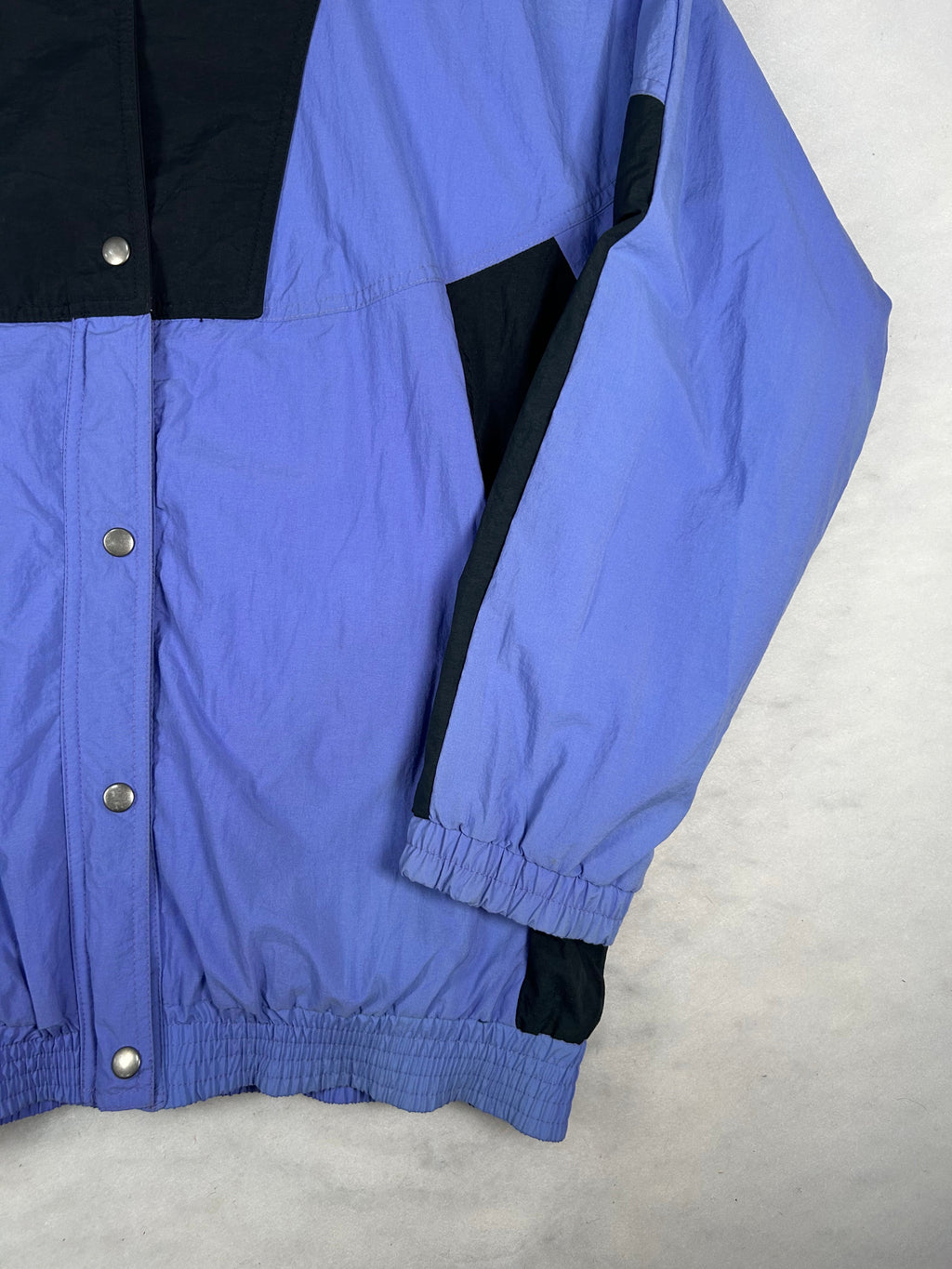 Giacca a vento imbottita anni 90 blu e nero vintage – Donna M